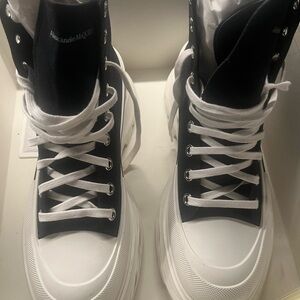 Alexander McQueen Men's Black and White Sneakers